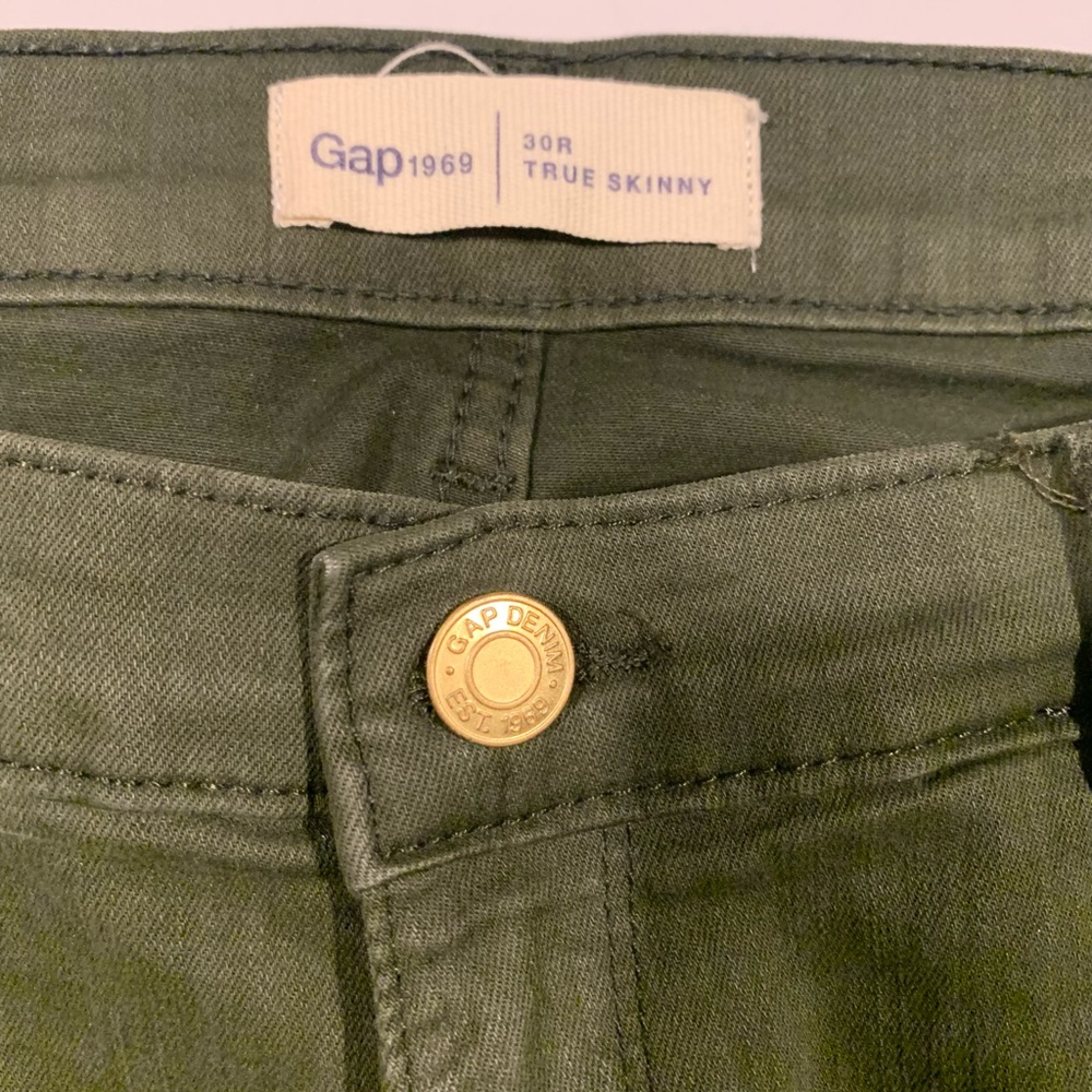 Gap Olive Green skinny jeans, size 30